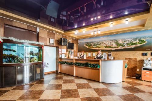 a restaurant with two people sitting at a counter at Arirang Hotel in Khabarovsk