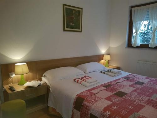 Postel nebo postele na pokoji v ubytování Apartments Bosco