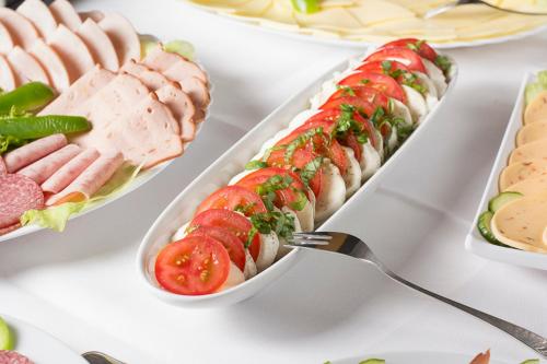 ホテルの敷地内または近くでの食事または食べ物