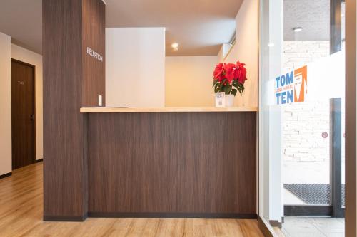 an office lobby with a wood paneled wall at Hirafu Tomten in Kutchan