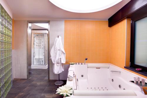 Et badeværelse på Abalon Pompei Resort