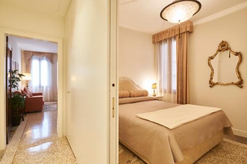 Gallery image of Charming Apartment On Grand Canal in Venice