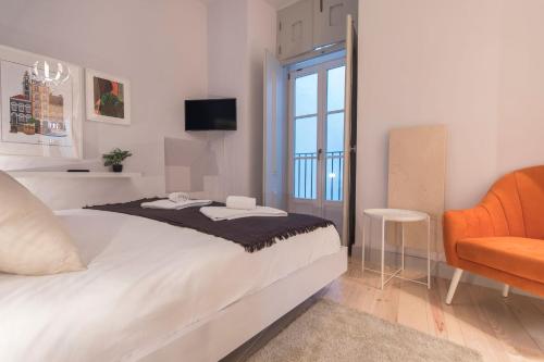 Postel nebo postele na pokoji v ubytování LovelyStay - 3 Bedroom Downtown Wonderwall