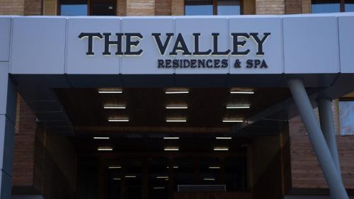 a sign for the valley headquarters and spa at Didveli Valley Bakuriani in Bakuriani