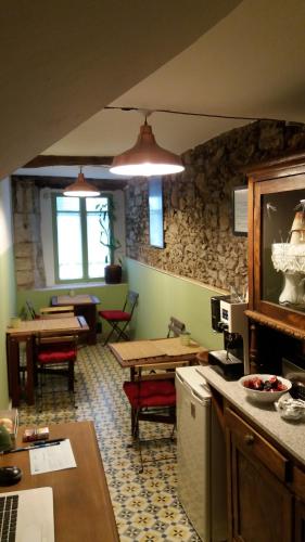 A kitchen or kitchenette at Casa Apilladeira