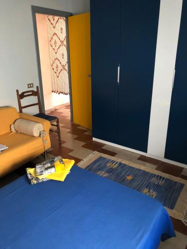 a room with a bed and a blue table and a door at Villa Relax in Calabernardo