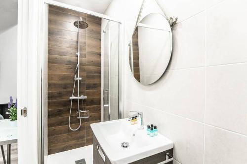 Cozy and modern apartment for 4 in Madrid