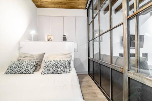 Postel nebo postele na pokoji v ubytování Cozy and modern apartment for 4 in Madrid