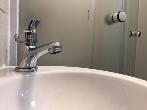 Ένα μπάνιο στο Apartments GreenSLO