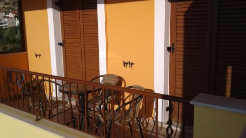 Savvas Apartmentsにあるバルコニーまたはテラス