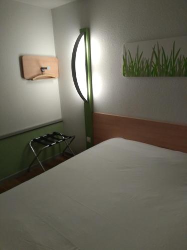 Ένα ή περισσότερα κρεβάτια σε δωμάτιο στο Hotel Inn Design Laon