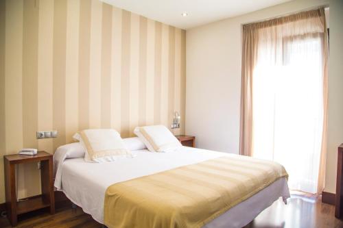 A bed or beds in a room at Cordoba Carpe Diem