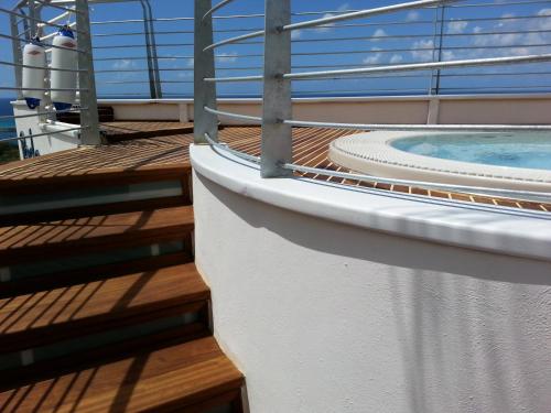 a hot tub on the deck of a cruise ship at Residence Porto Ulisse in Parghelia