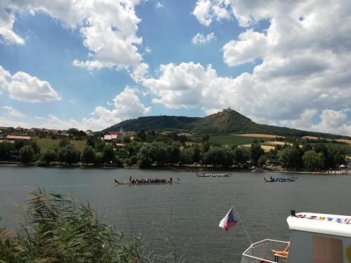 a group of boats on a lake with a mountain at Penzion Nad jezerem in Pavlov
