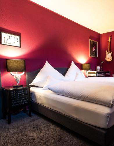 Ένα ή περισσότερα κρεβάτια σε δωμάτιο στο Engel Hotel + Diner
