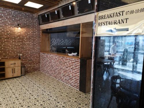 Istanbul Fair Hotelにあるレストランまたは飲食店