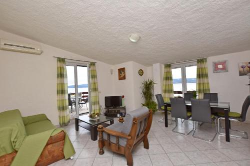 Χώρος καθιστικού στο Apartments Mladen