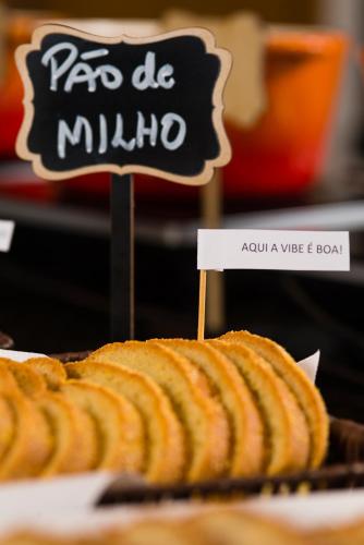 a sign that says papa de milo on a sandwich at Hotel Campo Largo Express in Campo Largo