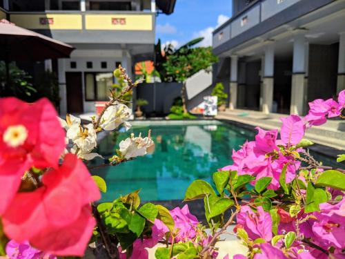 Serangan Inn Mimbaの敷地内または近くにあるプール