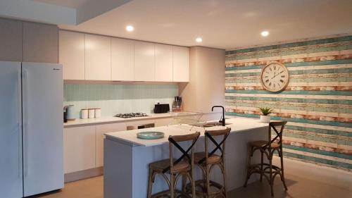 A kitchen or kitchenette at Beachfront Boogaloo