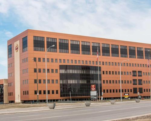 Clarion Hotel & Suites – Photos 2