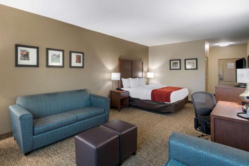 Posezení v ubytování Comfort Inn & Suites Cedar Hill Duncanville