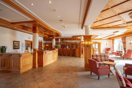 a large room with a kitchen and a living room at Glasl's Landhotel in Zorneding