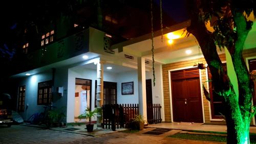 Edificio en el que se encuentra el hostal o pensión