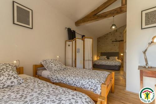 a bedroom with two beds in a room at Topaze in Monnières