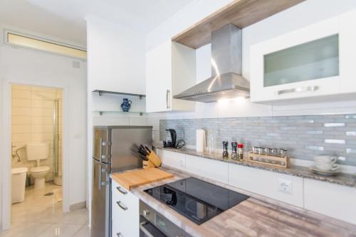 Η κουζίνα ή μικρή κουζίνα στο Apartment Mileta Sali