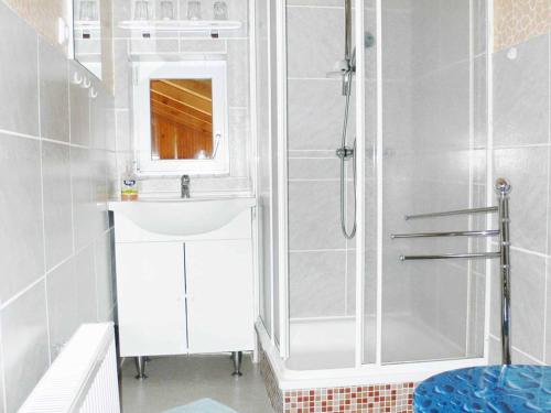 a bathroom with a shower and a sink at Ferienwohnungen Waldblick in Waldmünchen