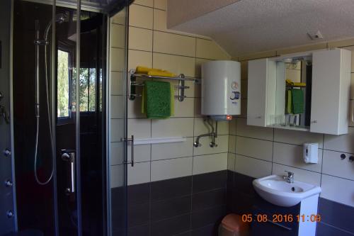 Vonios kambarys apgyvendinimo įstaigoje Apartment Kristic 2