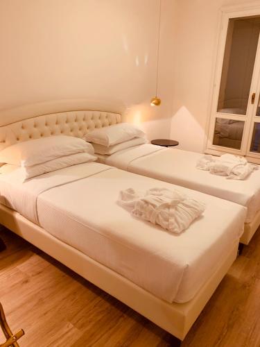 two beds sitting next to each other in a bedroom at Palazzo Otello 1847 Wellness & Spa in Vicenza