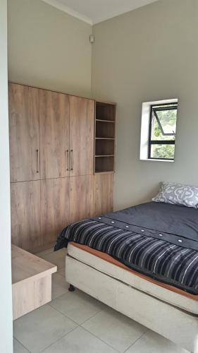 Katil atau katil-katil dalam bilik di Knysna Paradise Guesthouse
