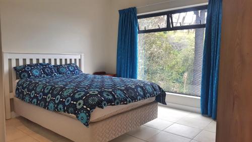 Postel nebo postele na pokoji v ubytování Knysna Paradise Guesthouse