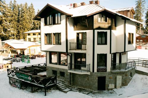 Το СТАИ ЗА ГОСТИ в КЪЩА КАМЕЛИЯ τον χειμώνα