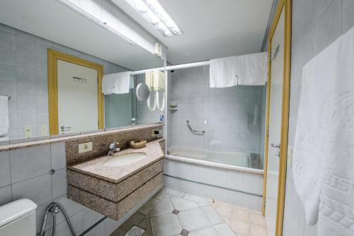 Ένα μπάνιο στο Dall’Onder Grande Hotel Bento Gonçalves