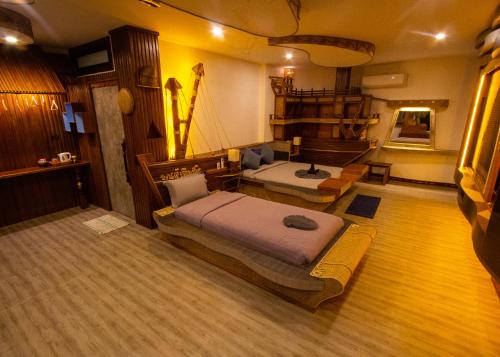 a bedroom with two beds in a room at AC 2 Resort in Ko Tao