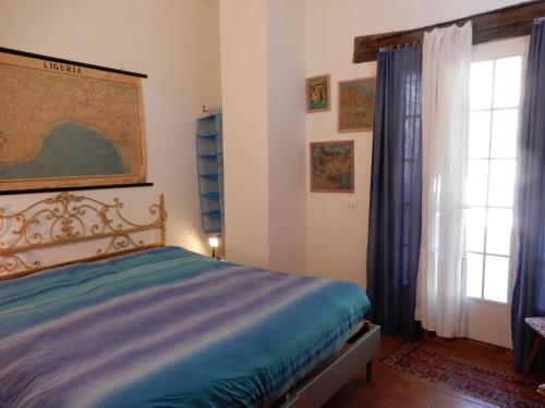 a bedroom with a bed and a window at Il Borgo della Colomba in Fosdinovo