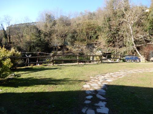 a stone path in the grass near a fence at Il Borgo della Colomba in Fosdinovo