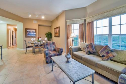 a living room with a couch and a table at WQR Private Rentals No Resort Pool Access in Orlando