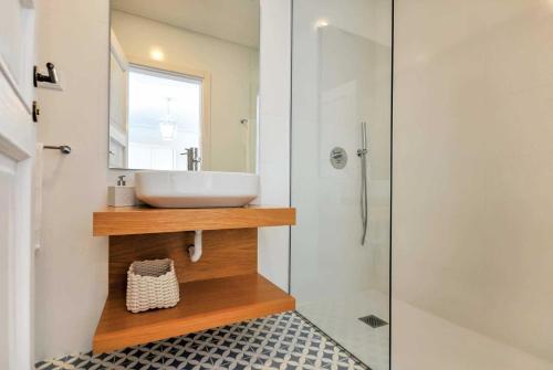 A bathroom at Piao Villa Sleeps 12 Air Con WiFi