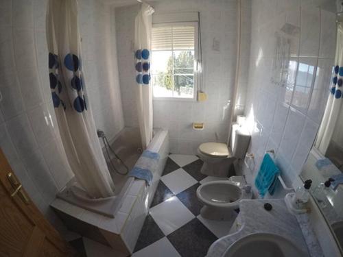 a bathroom with a shower and a toilet and a sink at Casa Ghalia in Cenes de la Vega