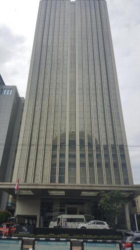 a tall building with a bus in front of it at Warhol Apartement Lt 15 Jl. Ahmad Yani Simpang 5 Semarang in Semarang