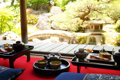 En have udenfor Atelier Bee's Knees Bed & Breakfast