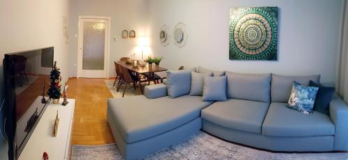 Royal deluxe Apt.(must)