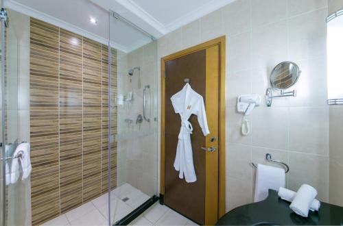 Koupelna v ubytování Copthorne Al Jahra Hotel & Resort