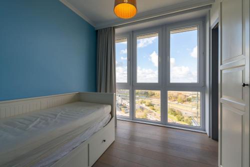 Galeriebild der Unterkunft Panoramic & Modern apartment with sea view in Bredene