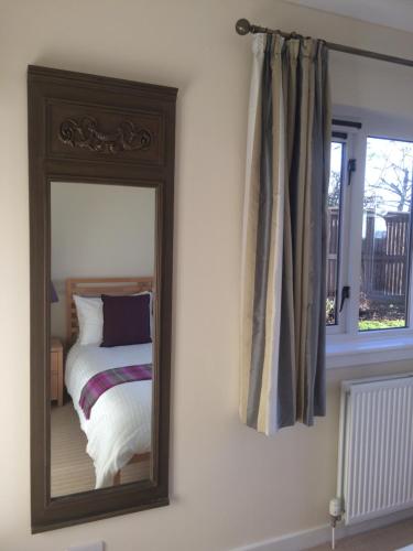 Katil atau katil-katil dalam bilik di Broomfields Country House