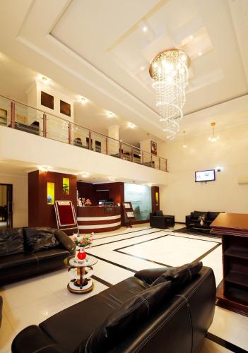 Ruang duduk di Rose International Hotel